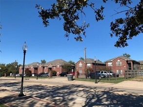 3801 College Main St in Bryan, TX - Building Photo - Building Photo