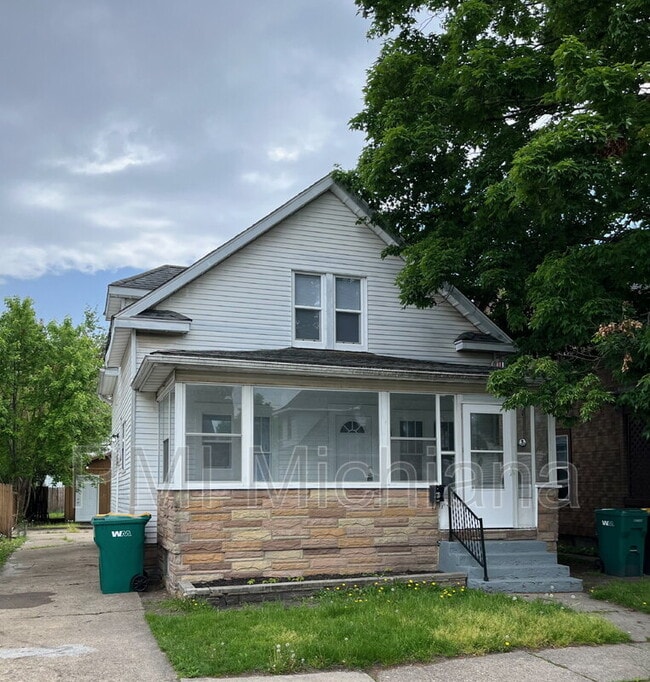 221 E 8th St in Mishawaka, IN - Building Photo - Building Photo