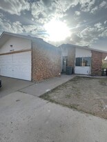 2425 Lake Victoria Dr in El Paso, TX - Foto de edificio - Building Photo