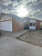 2425 Lake Victoria Dr in El Paso, TX - Building Photo - Building Photo