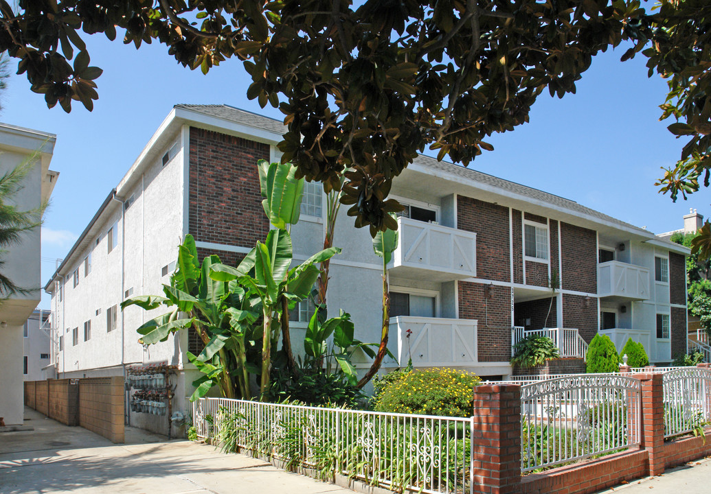 3725 S Canfield Ave in Los Angeles, CA - Building Photo