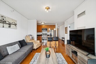 225 N Columbus Dr in Chicago, IL - Building Photo - Building Photo