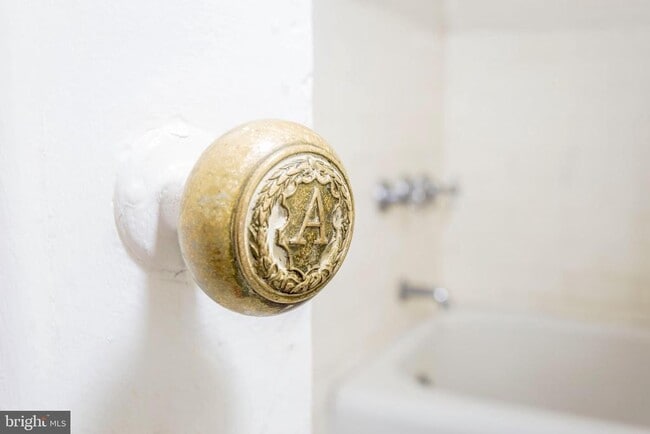 1229 Chestnut St in Philadelphia, PA - Building Photo - Building Photo