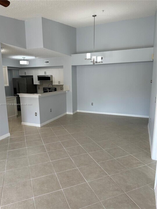 2320 E Preserve Way, Unit 301 in Miramar, FL - Building Photo