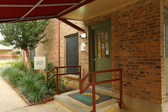 Sierra Ridge in Austin, TX - Foto de edificio - Building Photo