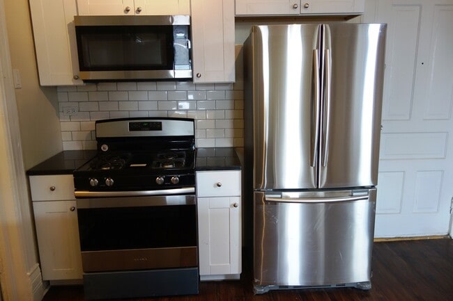 1651 W 19th St, Unit Apt 2R