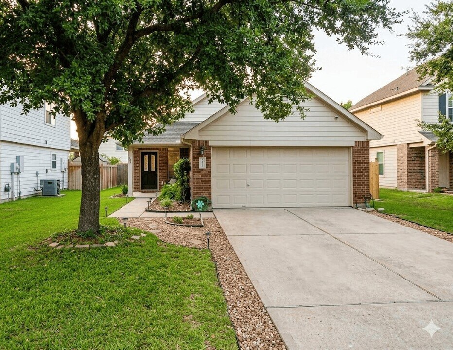 19230 Sandelford Dr in Katy, TX - Building Photo