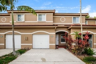 7663 N Southwood Cir in Davie, FL - Building Photo