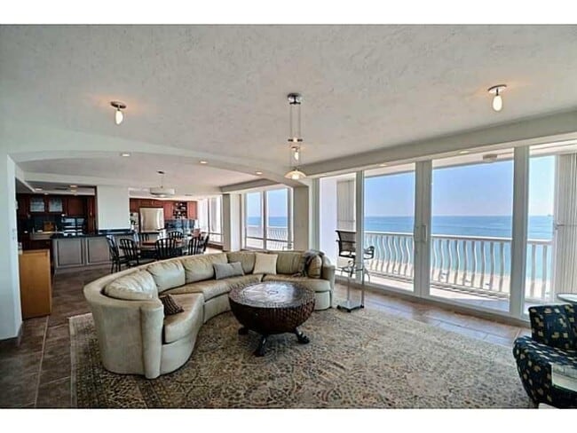 2200 S Ocean Ln in Fort Lauderdale, FL - Building Photo - Building Photo