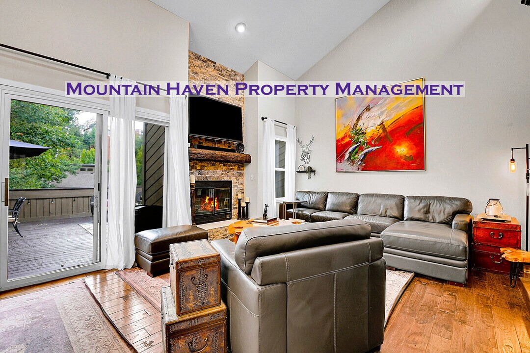 30573 Sun Creek Dr in Evergreen, CO - Building Photo