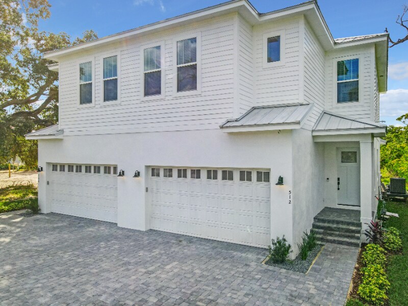 512 S Peninsula Ave in New Smyrna Beach, FL - Building Photo