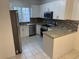 2010 Taylor St in Hollywood, FL - Building Photo