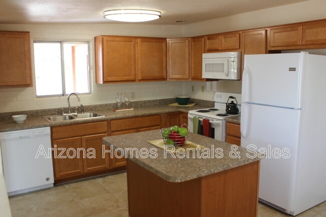 8131 E Beverly St in Tucson, AZ - Building Photo - Building Photo