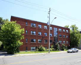 1243 Broadview Ave in Toronto, ON - Building Photo - Building Photo