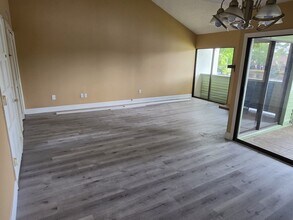 4158 Pinelake Ln in Tampa, FL - Building Photo - Building Photo