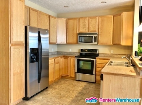 15564 Eagles Nest Wy in Apple Valley, MN - Building Photo - Building Photo