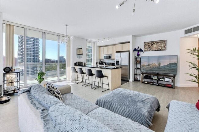 1111 SW 1st Ave, Unit 2319-N in Miami, FL - Building Photo - Building Photo