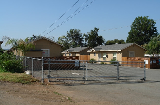 Sumner Apartment Homes in El Cajon, CA - Foto de edificio - Building Photo