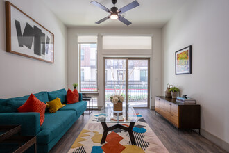 Bellrock Summer Street in Houston, TX - Building Photo - Interior Photo