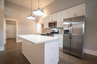 1708 S Carpenter St, Unit 1F in Chicago, IL - Building Photo - Building Photo