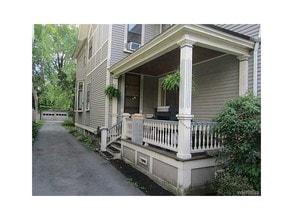256 Bryant St in Buffalo, NY - Building Photo - Building Photo