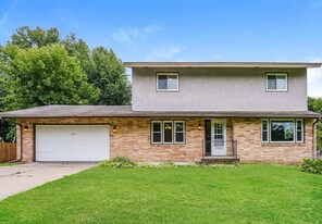 2300 Zenith Ave N in Minneapolis, MN - Building Photo