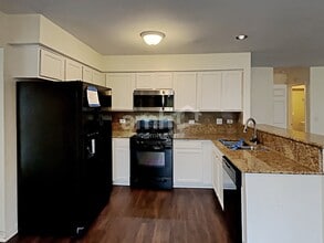 1642 Gleneagle Dr in Carpentersville, IL - Foto de edificio - Building Photo