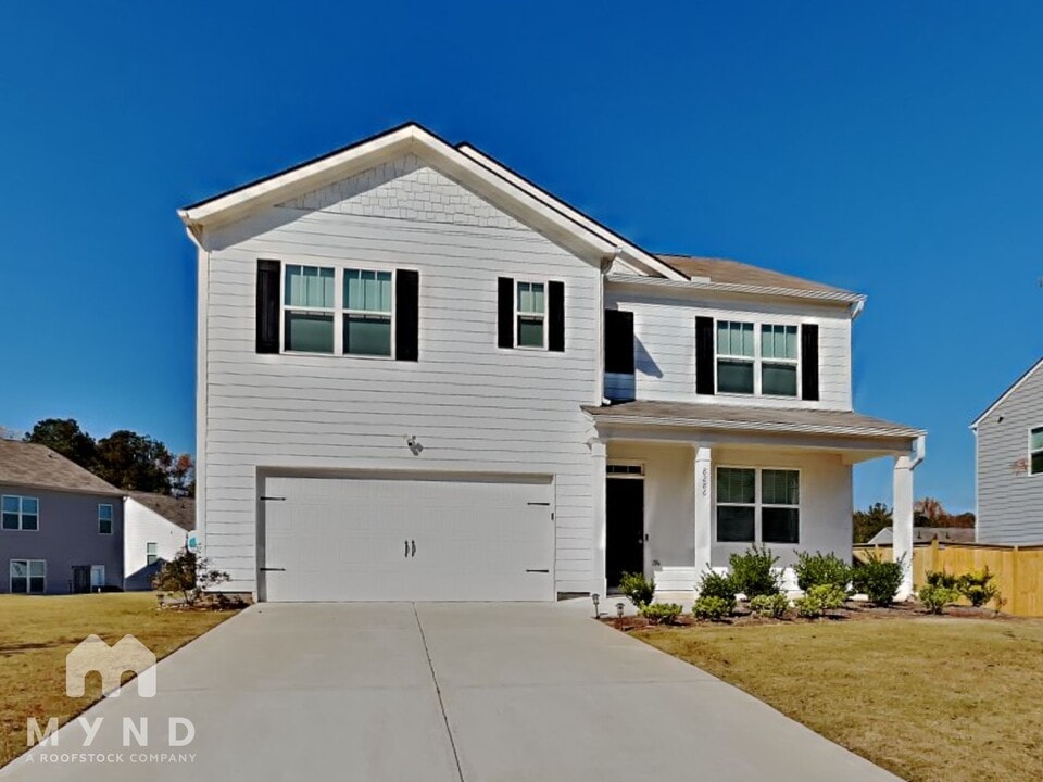 8286 Middlebrook Dr in South Fulton, GA - Building Photo