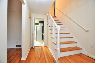 19 Seneca Rd in West Hartford, CT - Building Photo - Building Photo