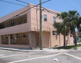 1220 N Sapodilla Ave Apartments