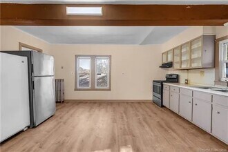 12 Saint Lawrence St in Manchester, CT - Building Photo - Building Photo