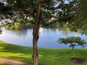 950 Lavers Cir in Delray Beach, FL - Foto de edificio - Building Photo