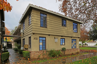 Wright Court in Sacramento, CA - Foto de edificio - Building Photo