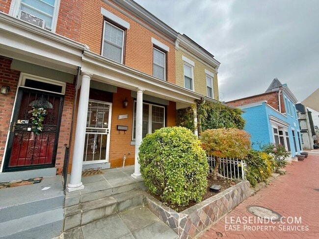 property at 2011 4th St NW