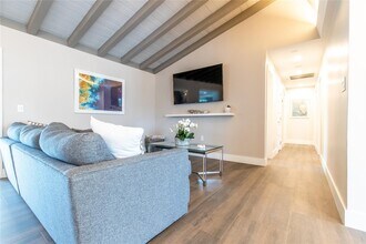 2275 SW 44th St in Fort Lauderdale, FL - Foto de edificio - Building Photo