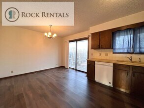 1504 Aurora Dr in Hutchinson, KS - Building Photo - Building Photo