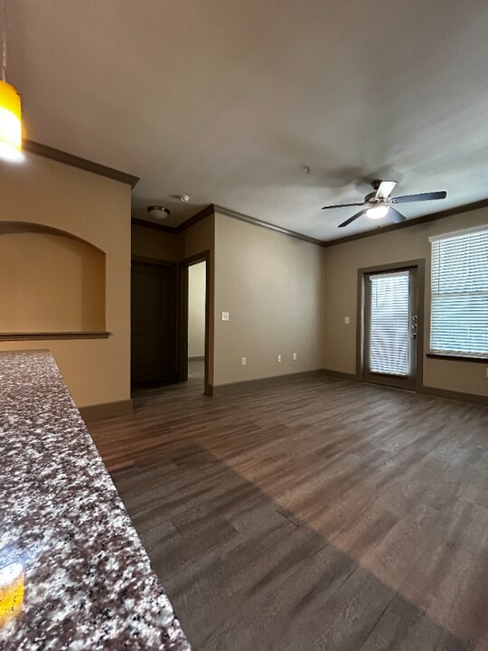 6520 Jamail Dr in Houston, TX - Foto de edificio