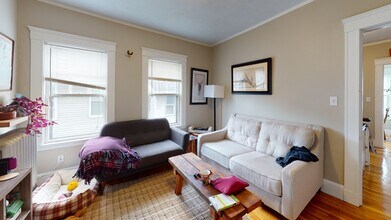 48 South Crescent Circuit, Unit 2 in Boston, MA - Building Photo - Building Photo