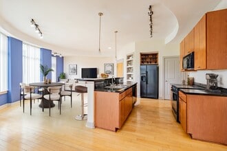 Lofts at Lakeview in Durham, NC - Foto de edificio - Building Photo