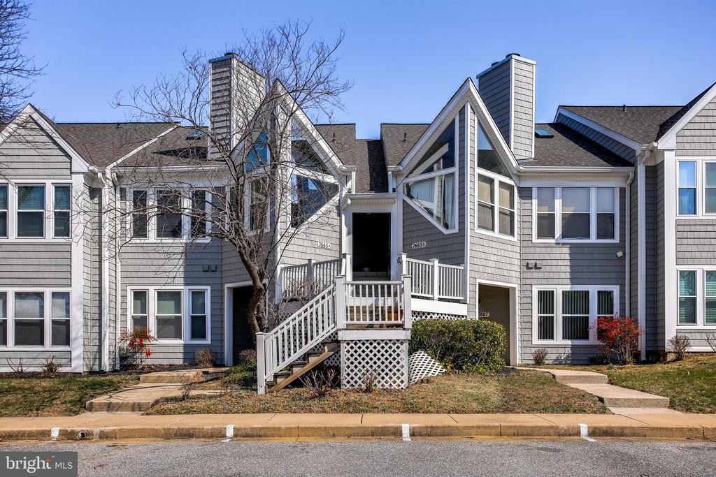 7665 Coachlight Ln-Unit -A in Ellicott City, MD - Foto de edificio