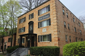 Montrose Manor in Pittsburgh, PA - Foto de edificio - Building Photo