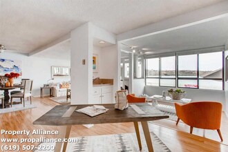 4513 Cove Dr-Unit -#5 in Carlsbad, CA - Building Photo - Building Photo