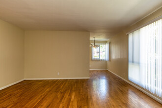 00326SA in Santa Monica, CA - Building Photo - Interior Photo