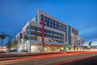 Garden Brook Senior Village in Garden Grove, CA - Foto de edificio - Building Photo