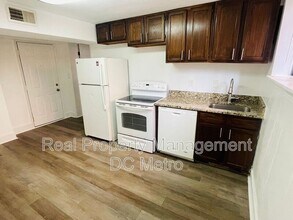 815 Maryland Ave NE in Washington, DC - Building Photo - Building Photo