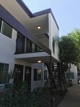 881 N Oakland Ave in Pasadena, CA - Building Photo - Building Photo