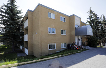 Acadia Place in Calgary, AB - Building Photo - Building Photo