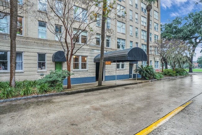 106 W Gwinnett St in Savannah, GA - Building Photo - Building Photo