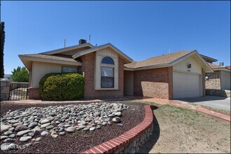 4680 Round Rock Dr in El Paso, TX - Building Photo - Building Photo