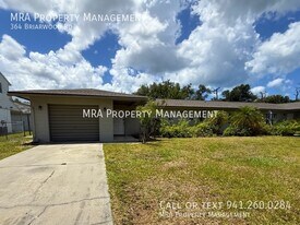 364 Briarwood Rd in Venice, FL - Building Photo